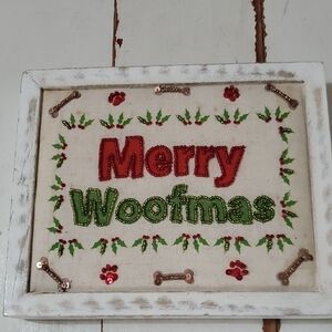 Festive 'Merry Woofmas' Holiday Sign